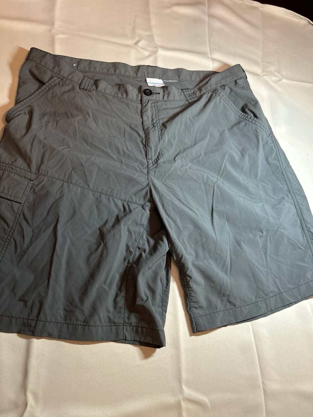 Columbia Men's Silver Ridge Cargo Shorts Omni-Shade Grey Size 42